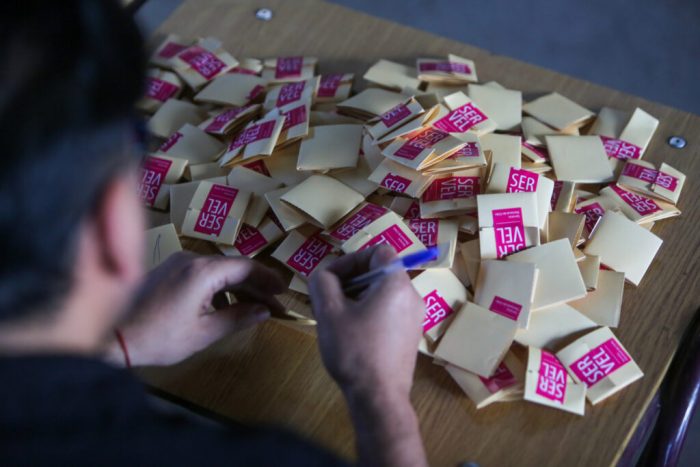 A_UNO_1621177-1024×683-1-700×467