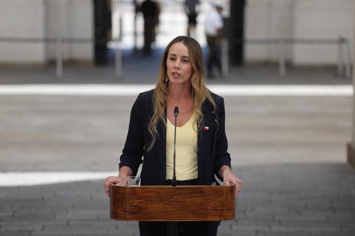 A_UNO_1727379-700×467