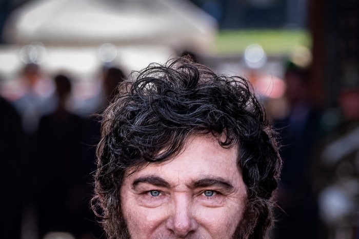 A_UNO_1764160-700×466